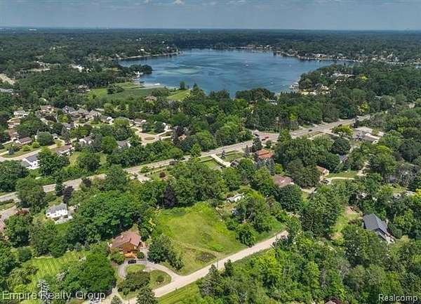 0.61 Acres of Residential Land for Sale in West Bloomfield, Michigan