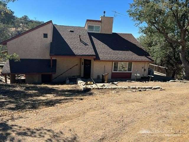 5 Acres of Land with Home for Sale in Tehachapi, California