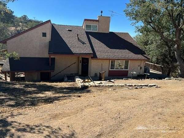 5 Acres of Land with Home for Sale in Tehachapi, California