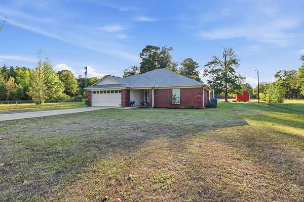 12 Acres of Land with Home for Sale in Hooks, Texas