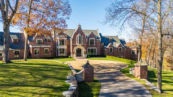 13.7 Acres of Land with Home for Sale in Springfield, Missouri