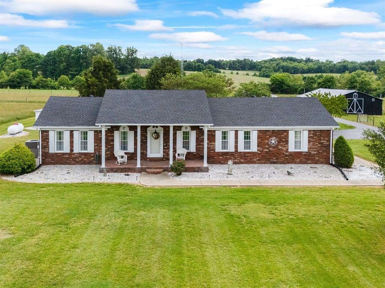 10 Acres of Land with Home for Sale in Bowling Green, Kentucky