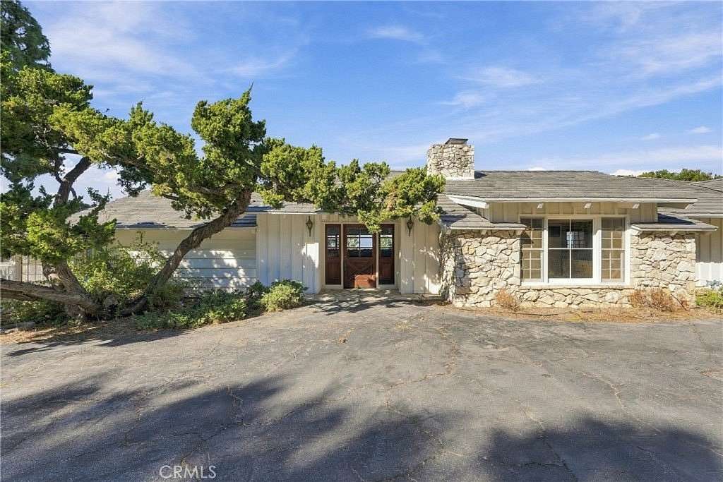 2.84 Acres of Land with Home for Lease in Rolling Hills, California