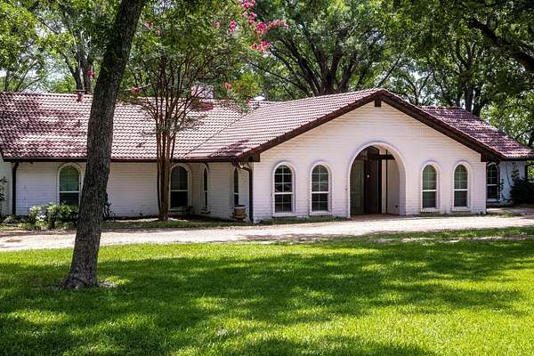 1.6 Acres of Land with Home for Sale in Mabank, Texas