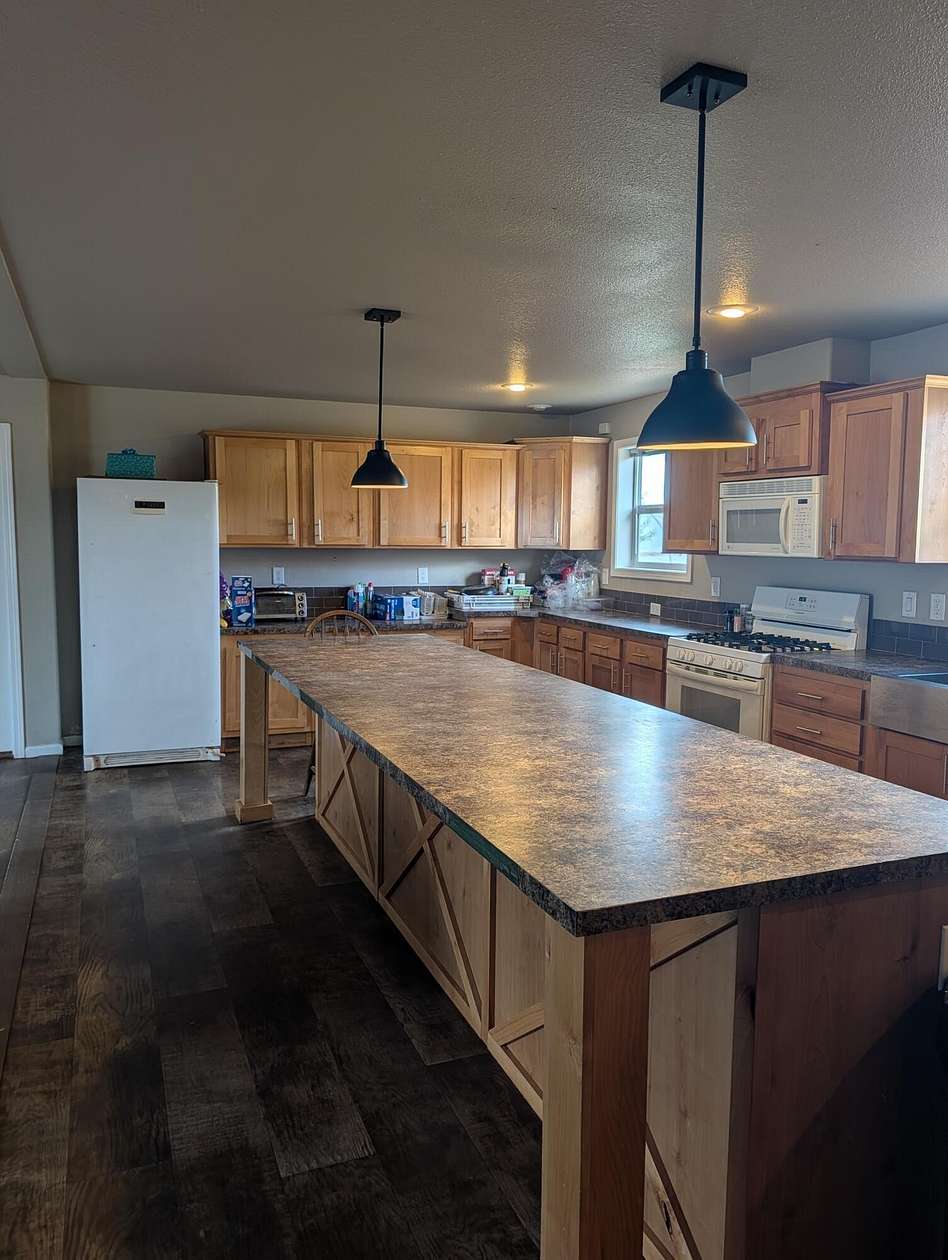 17.3 Acres of Land with Home for Sale in Apple Valley, Utah