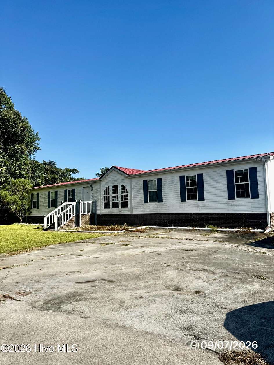 1.58 Acres of Land with Home for Sale in Jacksonville, North Carolina