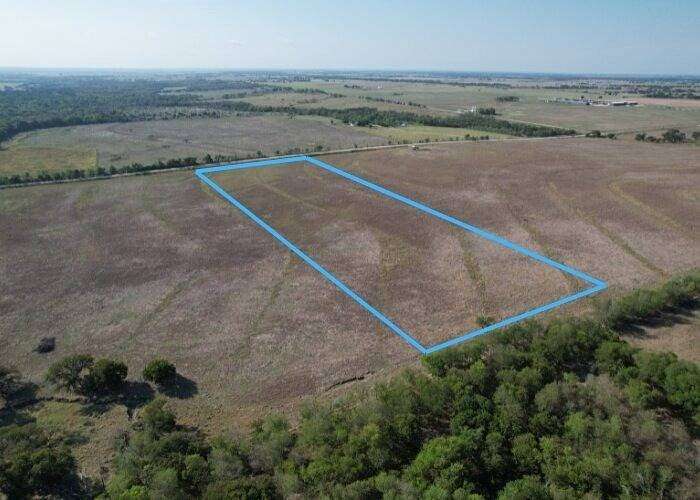 10 Acres of Land for Sale in Riesel, Texas