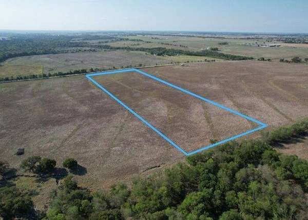 10 Acres of Land for Sale in Riesel, Texas