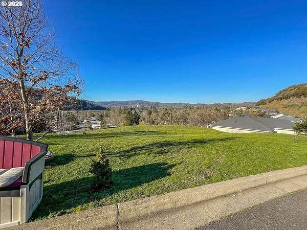 0.19 Acres of Residential Land for Sale in Roseburg, Oregon