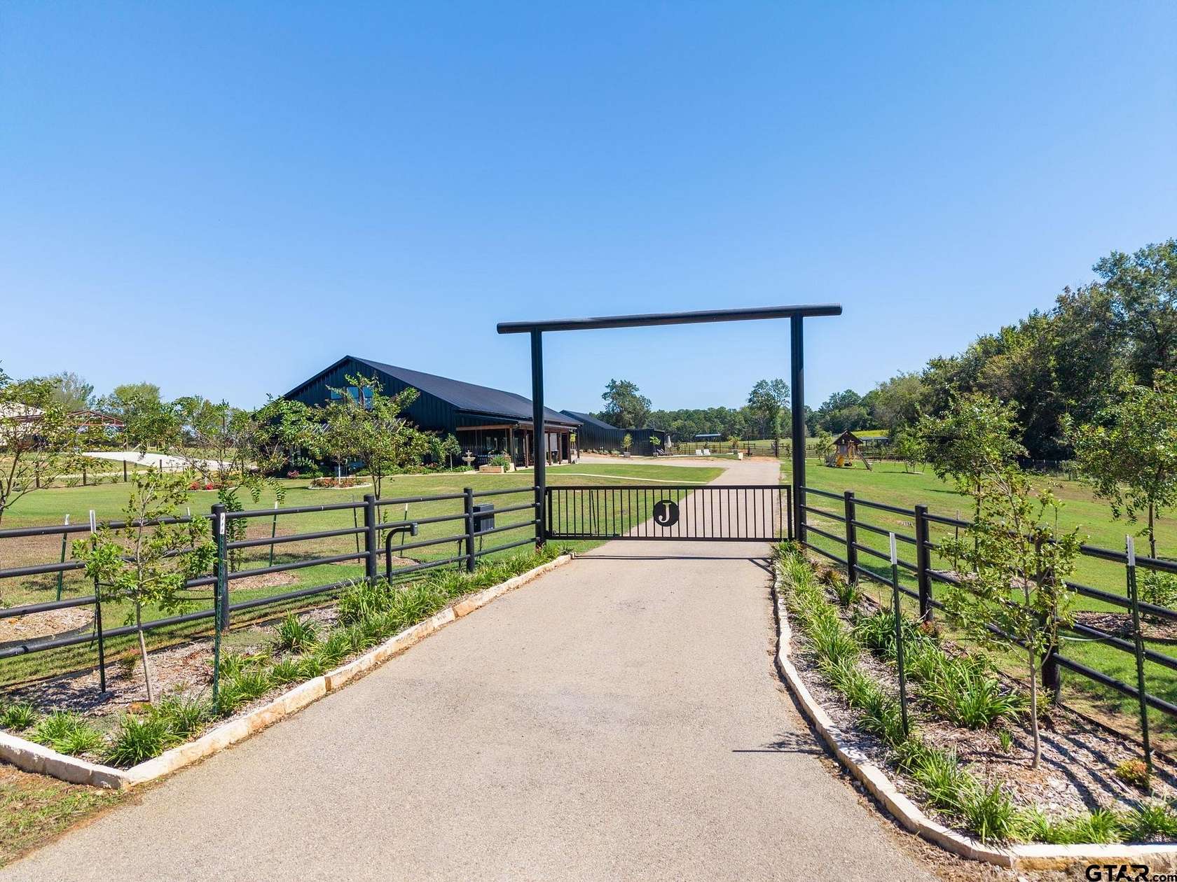 10 Acres of Land with Home for Sale in Arp, Texas