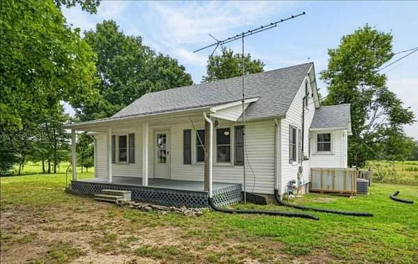 0.97 Acres of Land with Home for Sale in Baxter, Tennessee