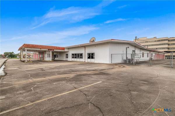 1.74 Acres of Improved Commercial Land for Sale in Victoria, Texas
