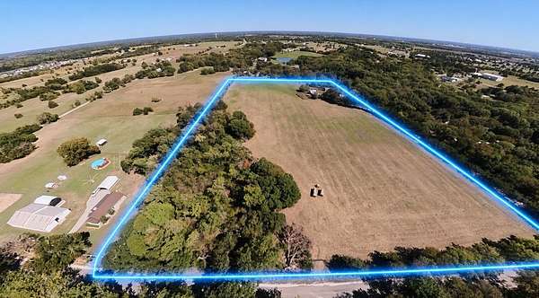 18.3 Acres of Land with Home for Sale in Van Alstyne, Texas