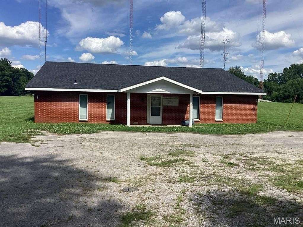 14.3 Acres of Mixed-Use Land for Sale in Highland, Illinois