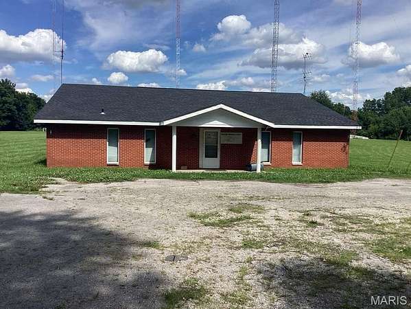 14.3 Acres of Mixed-Use Land for Sale in Highland, Illinois