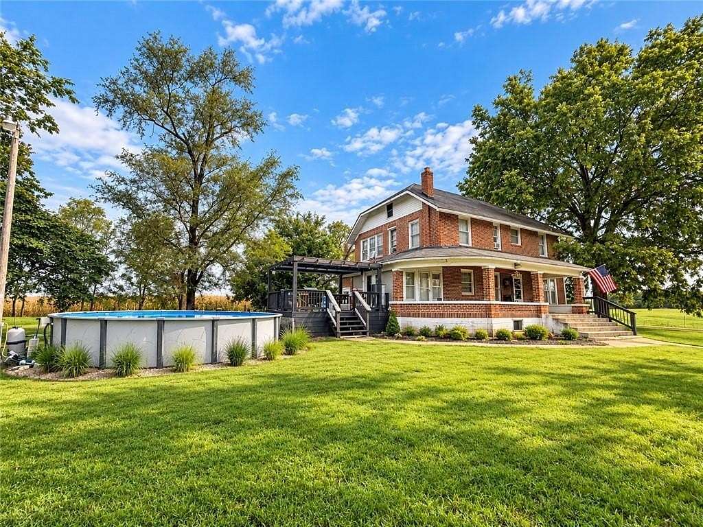 9.4 Acres of Land with Home for Sale in Braymer, Missouri