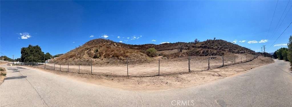 23 Acres of Land for Sale in Castaic, California