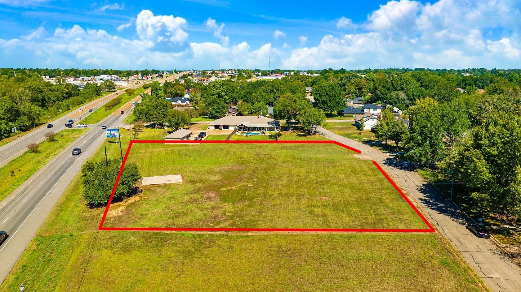 1.47 Acres of Mixed-Use Land for Sale in Paris, Texas