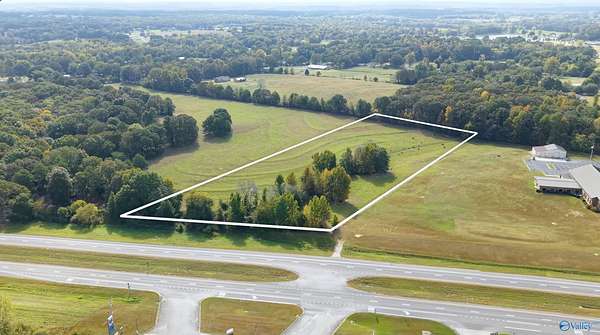 8 Acres of Mixed-Use Land for Sale in Moulton, Alabama