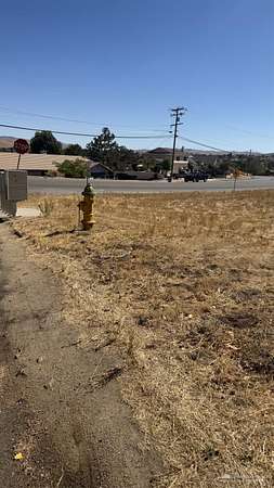 1 Acre of Residential Land for Sale in Tehachapi, California