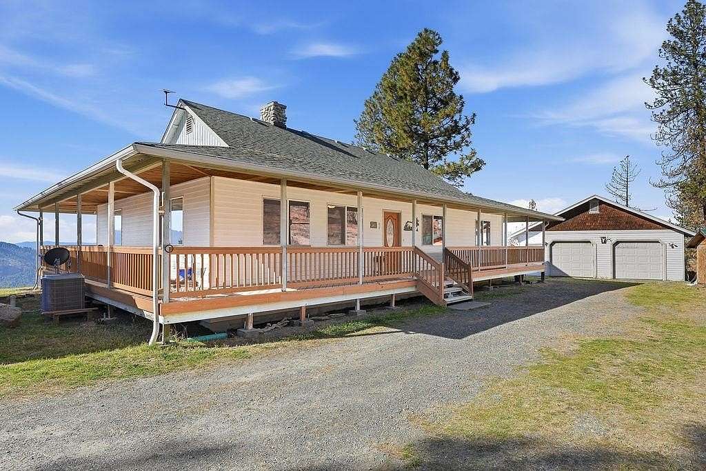 17 Acres of Land with Home for Sale in Rice, Washington