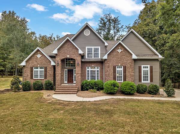 5 Acres of Land with Home for Sale in Springfield, Tennessee