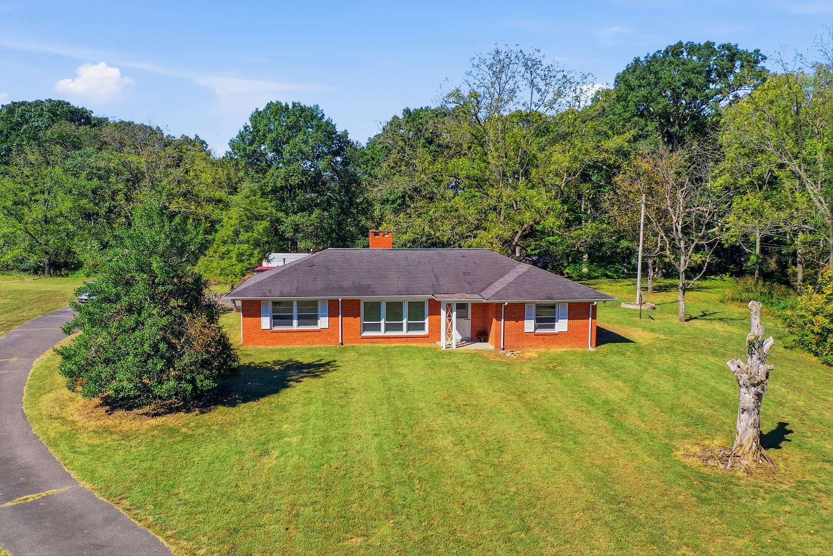 9.23 Acres of Land with Home for Sale in Springfield, Tennessee