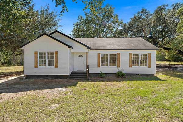 5.4 Acres of Land with Home for Sale in Henderson, Texas