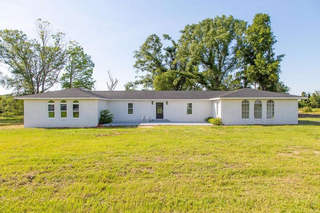11 Acres of Land with Home for Sale in Nicholls, Georgia