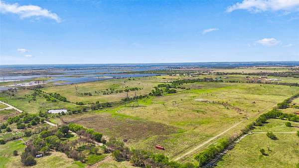 10 Acres of Land for Sale in Krum, Texas