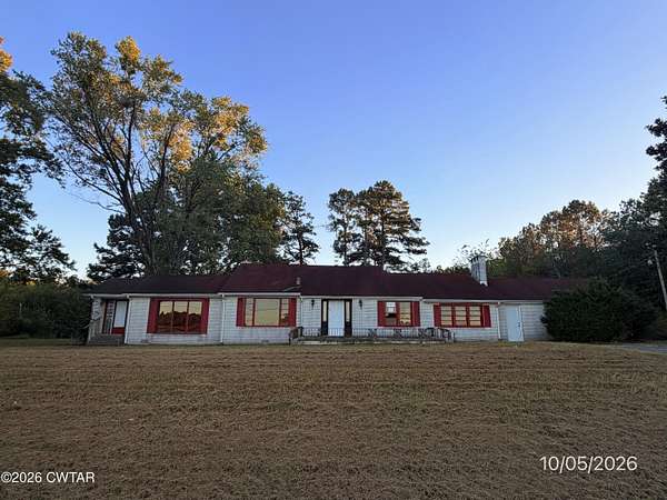 13.7 Acres of Land with Home for Sale in Paris, Tennessee