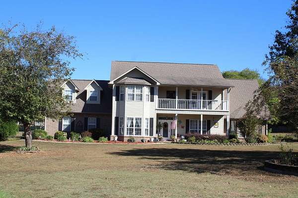 1.5 Acres of Land with Home for Sale in Nashville, Arkansas