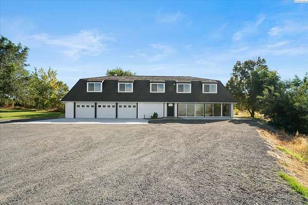 7.14 Acres of Land with Home for Sale in Kennewick, Washington
