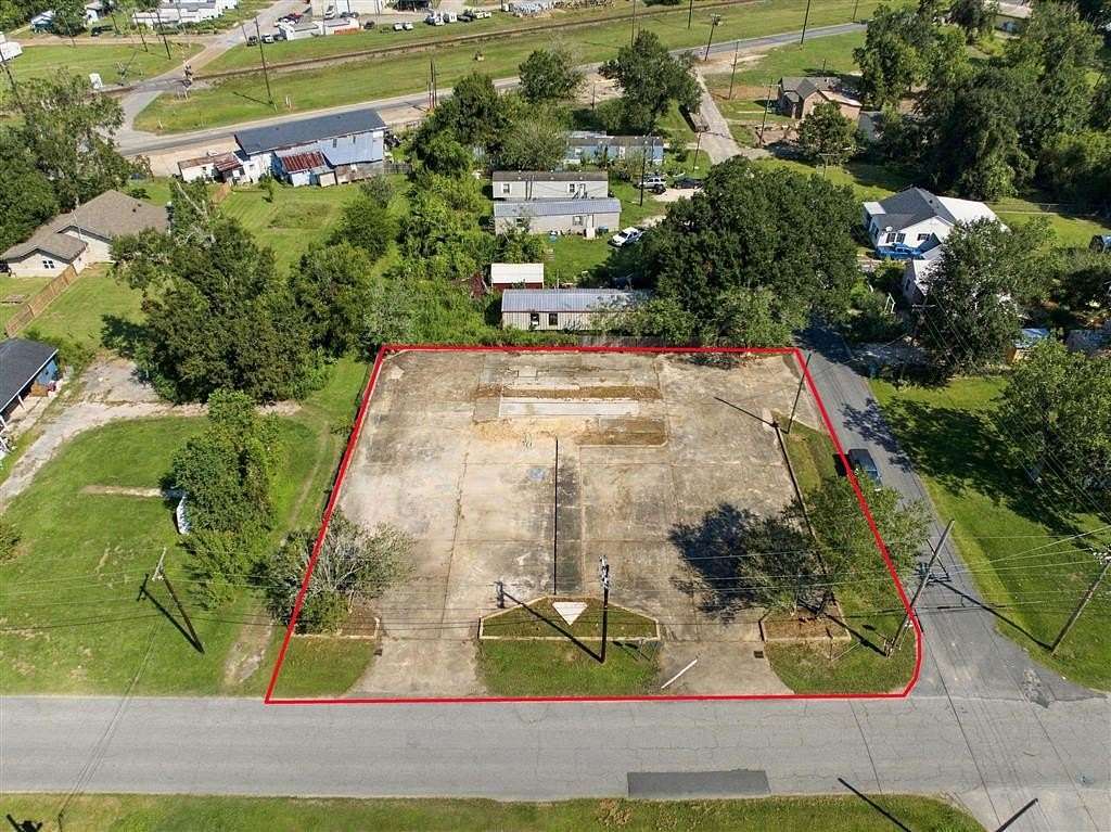 0.5 Acres of Mixed-Use Land for Auction in Vinton, Louisiana