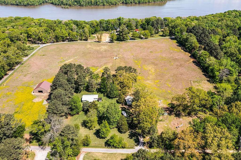 5 Acres of Land for Sale in Springville, Tennessee