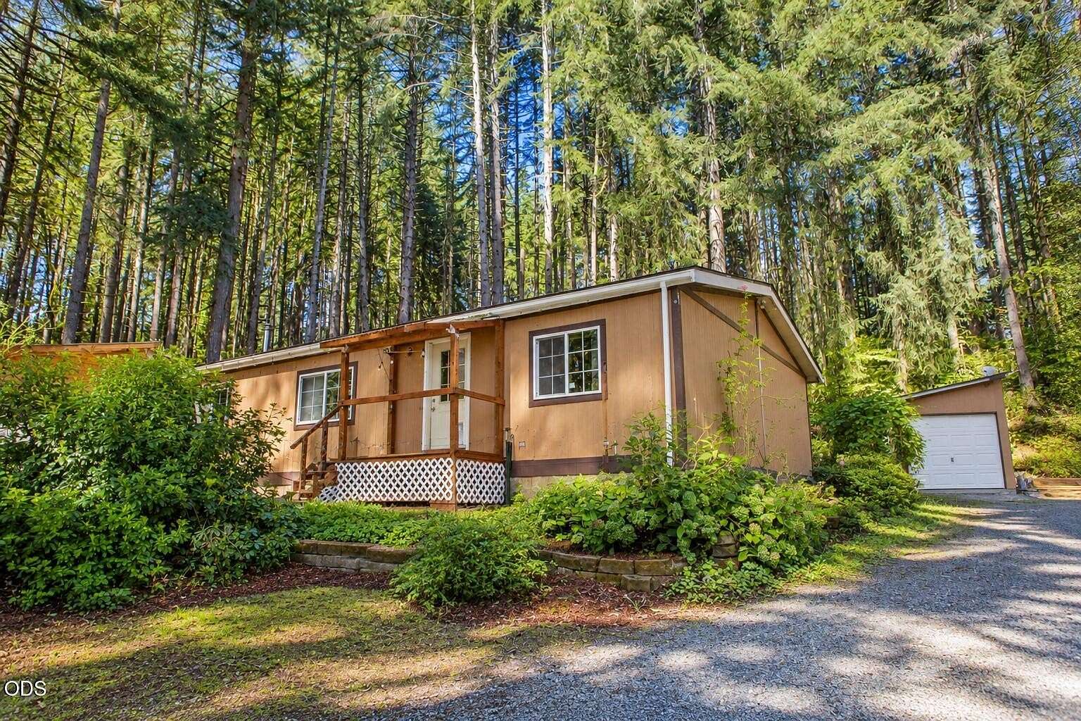 1.65 Acres of Land with Home for Sale in Veneta, Oregon