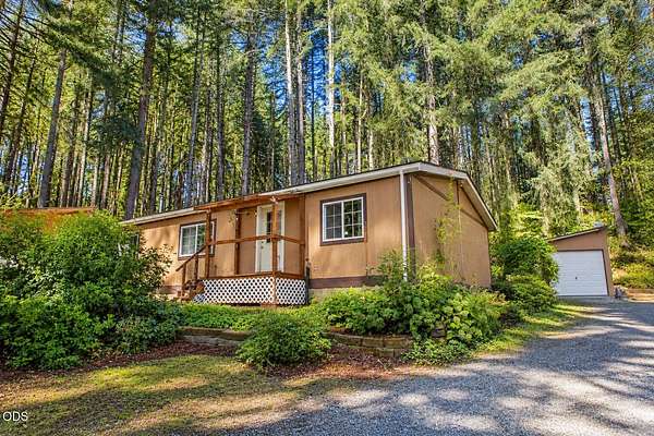 1.65 Acres of Land with Home for Sale in Veneta, Oregon