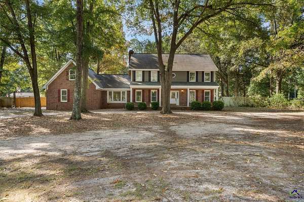 1.57 Acres of Land with Home for Sale in Warner Robins, Georgia