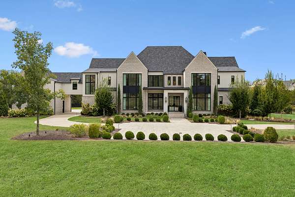 2 Acres of Land with Home for Sale in Brentwood, Tennessee