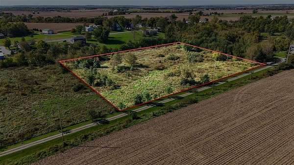 5 Acres of Residential Land for Sale in Alburnett, Iowa