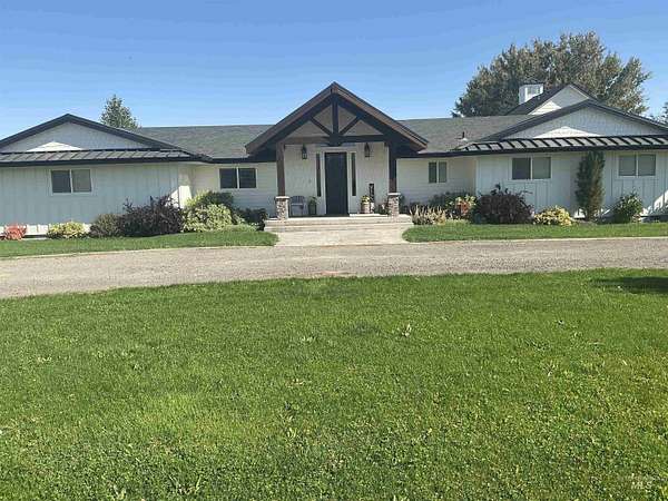 1.5 Acres of Land with Home for Sale in Hagerman, Idaho
