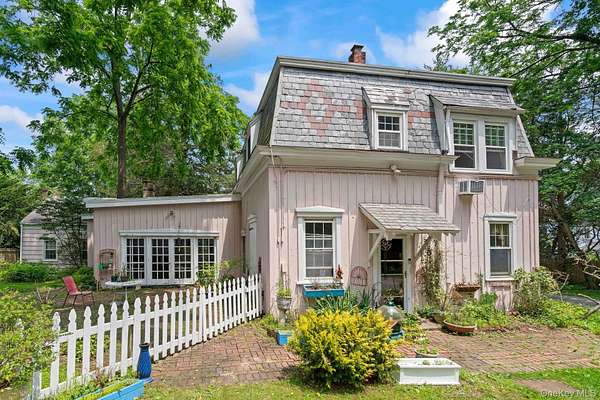 4 Acres of Land with Home for Sale in Lloyd Harbor, New York