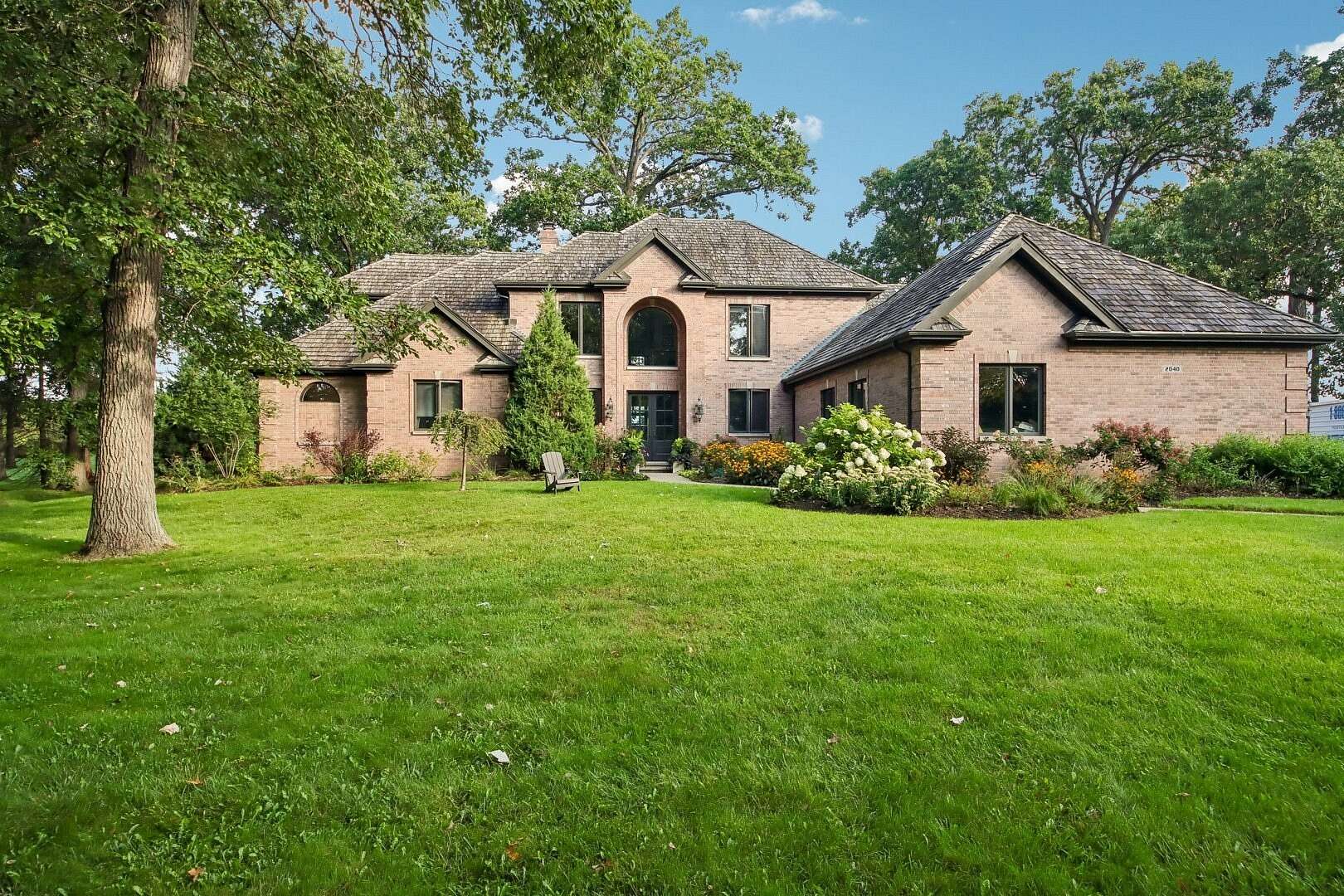 1.67 Acres of Land with Home for Sale in Libertyville, Illinois