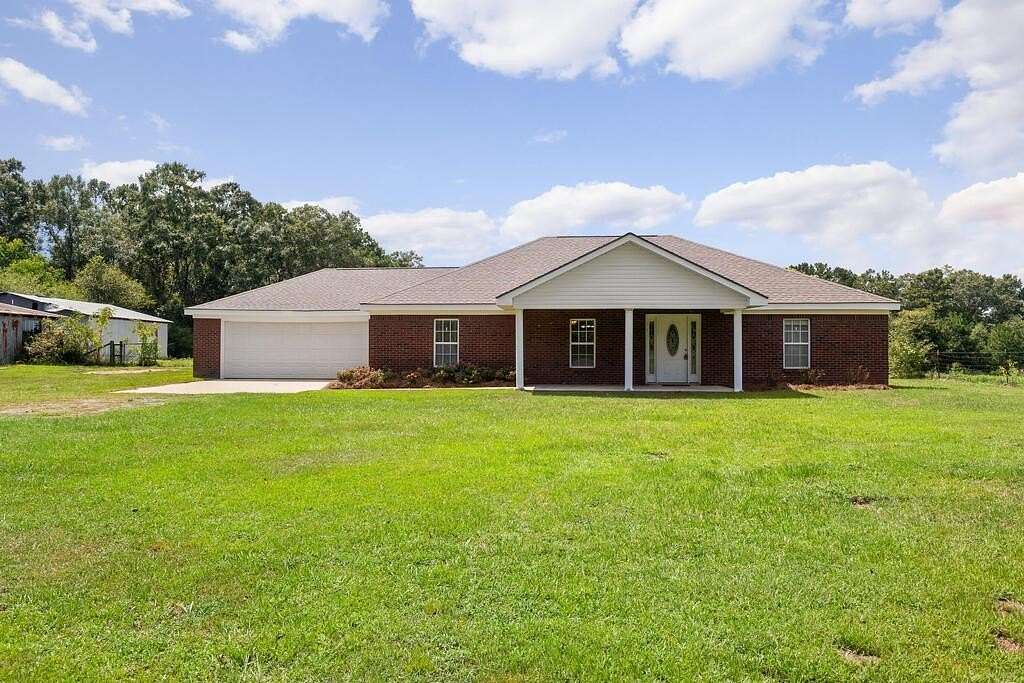 37 Acres of Recreational Land with Home for Sale in Lumberton, Mississippi