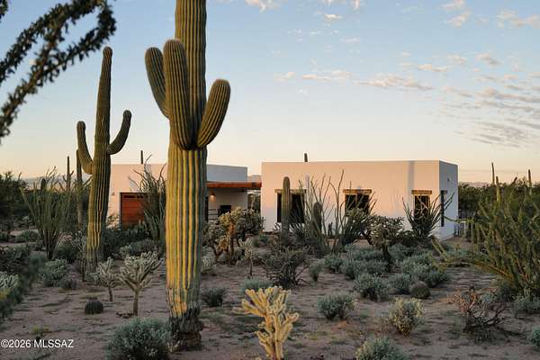 8 Acres of Land with Home for Sale in Tucson, Arizona