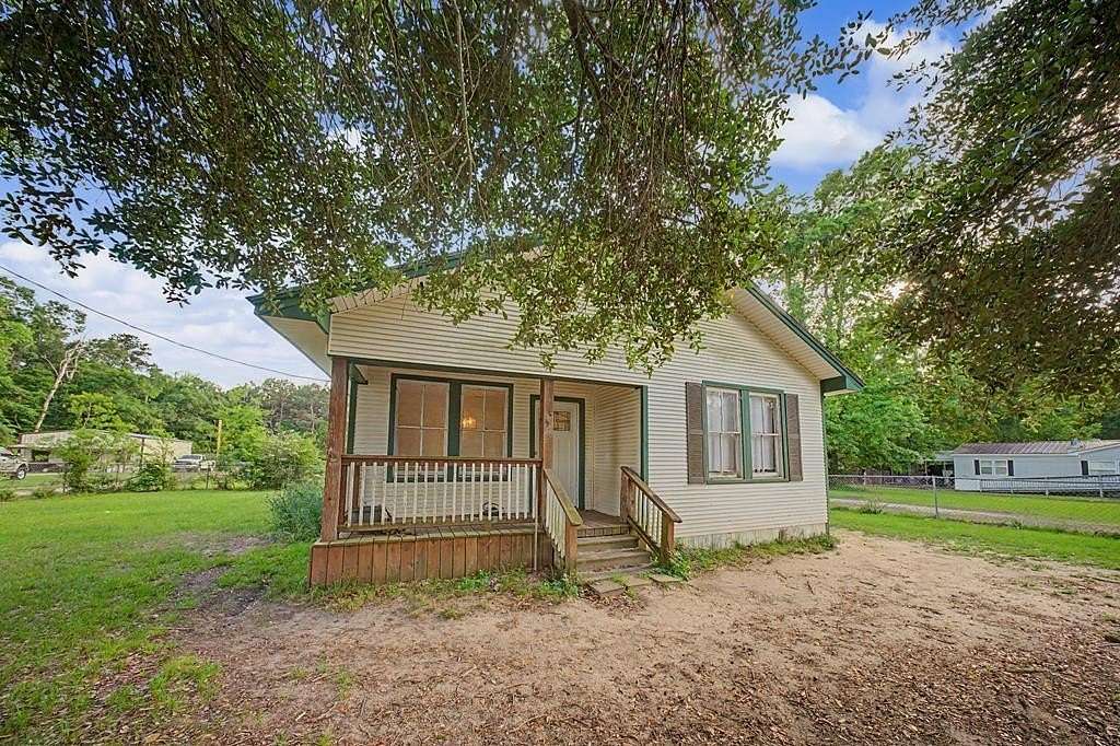 1.8 Acres of Land with Home for Lease in Jasper, Texas