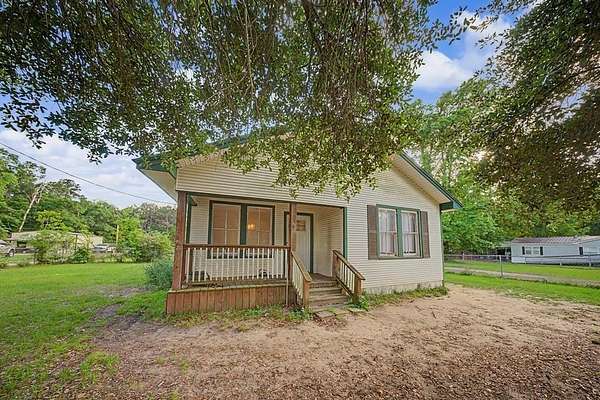 1.8 Acres of Land with Home for Lease in Jasper, Texas