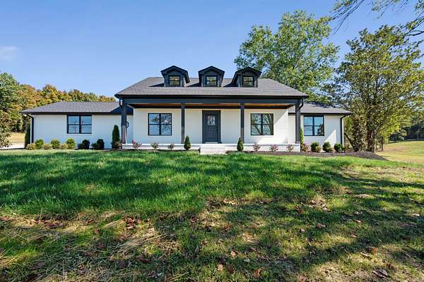 19.6 Acres of Recreational Land with Home for Sale in Lebanon, Tennessee