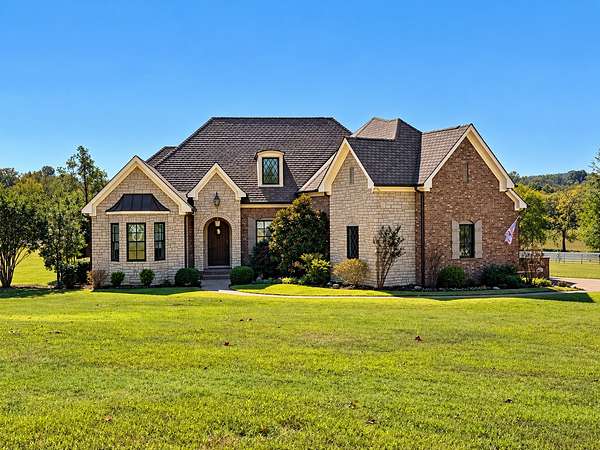2.37 Acres of Land with Home for Sale in Thompson's Station, Tennessee