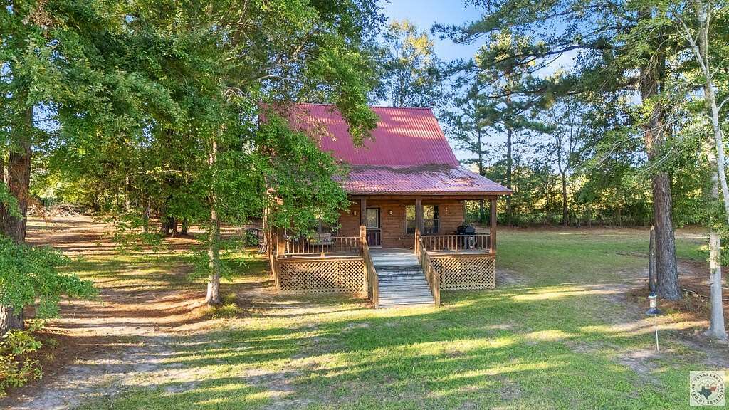4.68 Acres of Land with Home for Sale in Atlanta, Texas